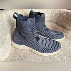 APL TechLoom Chelsea sneakers in Slate blue